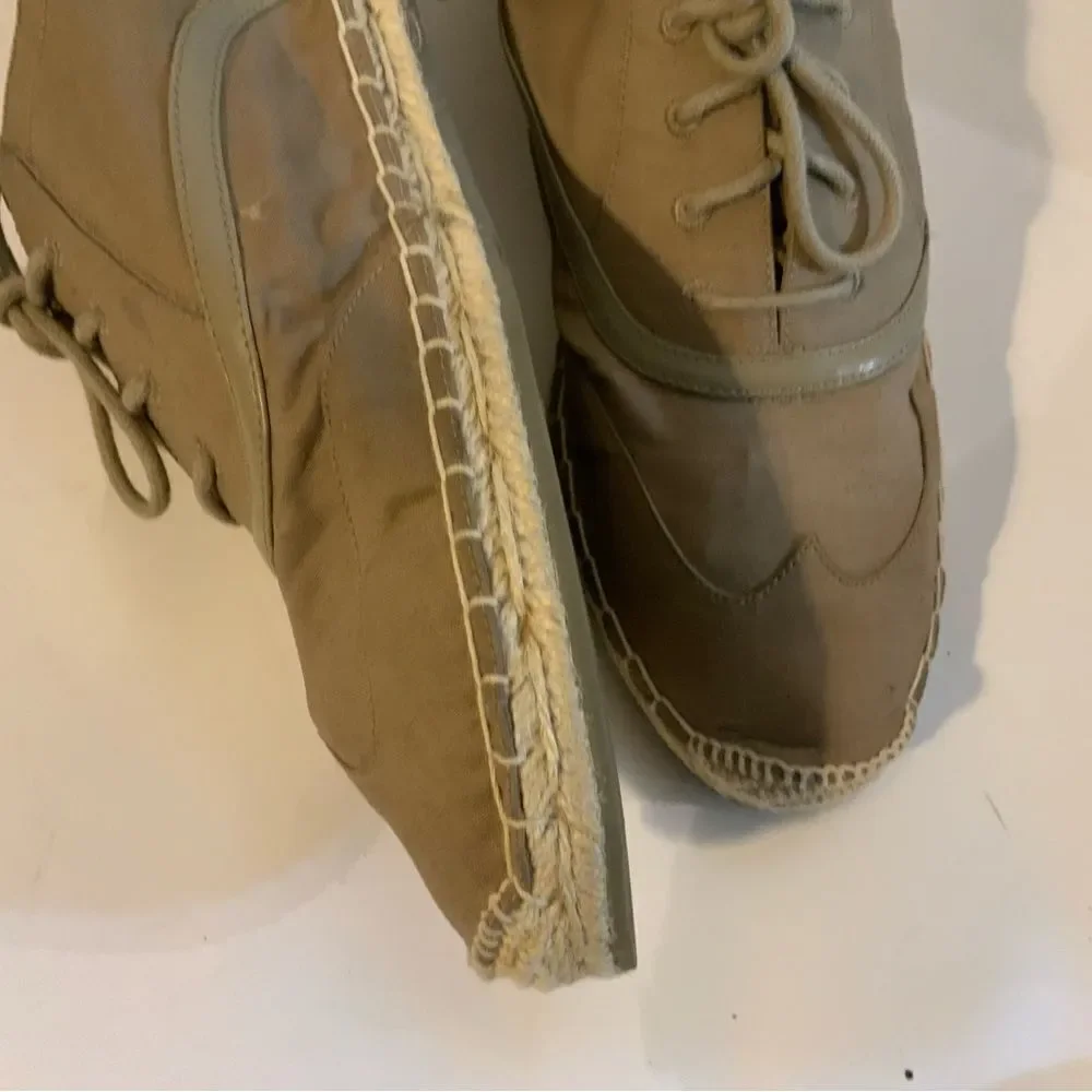 Nice cloth shoes by Cole Haan in size 8.5B lace up